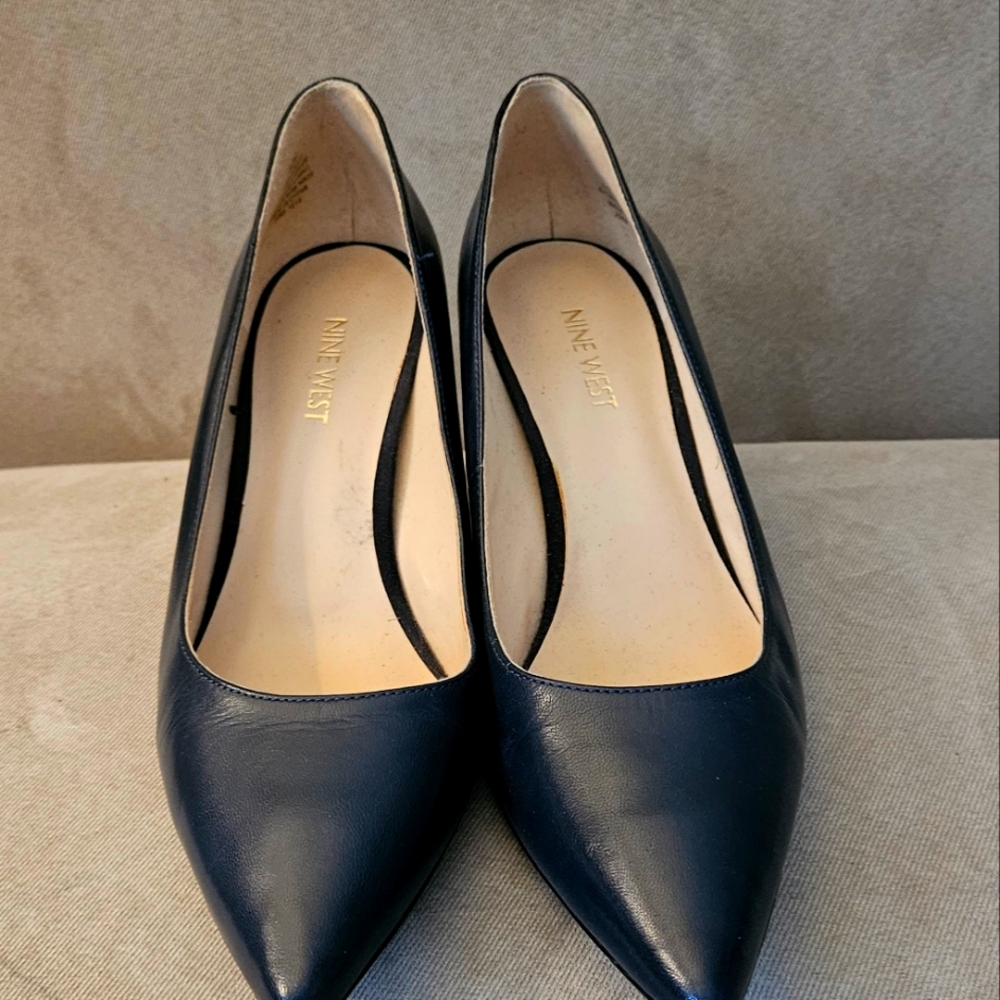 Nine West navy pumps